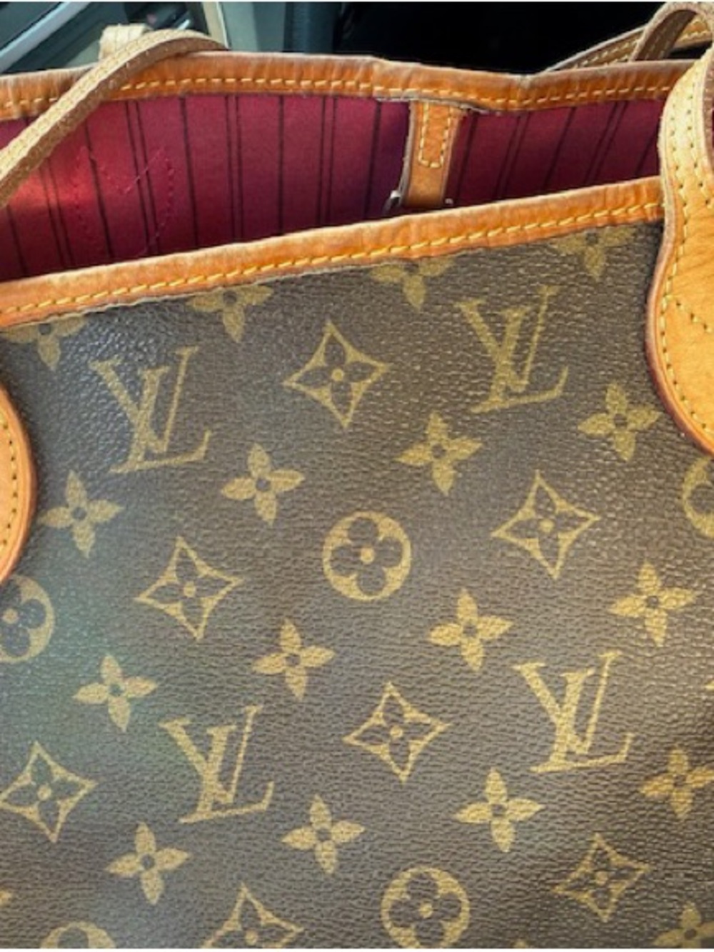 Louis Vuitton Monogram Tote with Natural Vachetta Trim & Fuschia lining inside - Picture 5 of 12